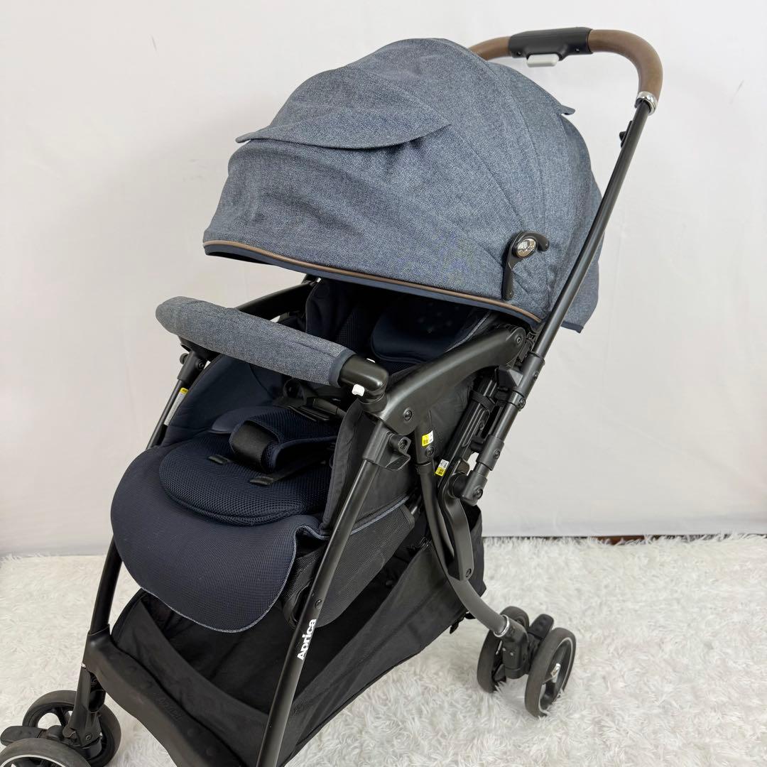 【美品】アップリカ ラクーナクッションフリー　2141888　軽量　818-8