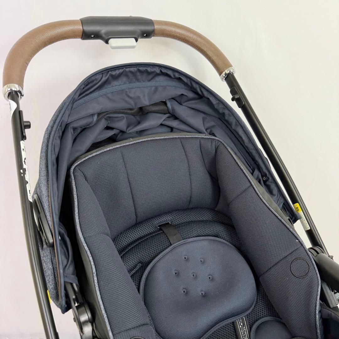 【美品】アップリカ ラクーナクッションフリー　2141888　軽量　818-8