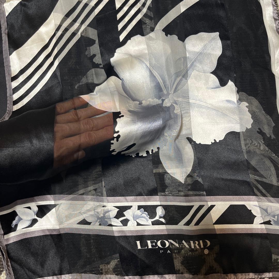 サリーLEONARD レオナール シルク花柄ストール ブラック/ホワイト
