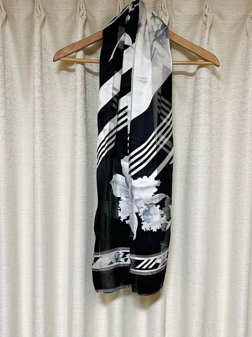 サリーLEONARD レオナール シルク花柄ストール ブラック/ホワイト