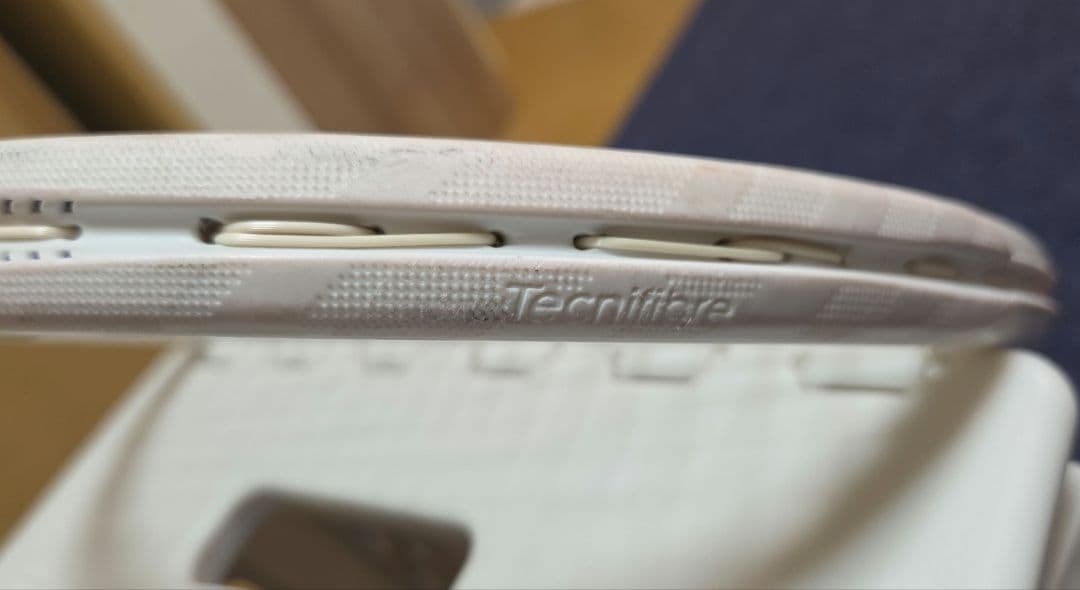 Tecnifibre T-Fight 300 テニスラケット グリップサイズ2