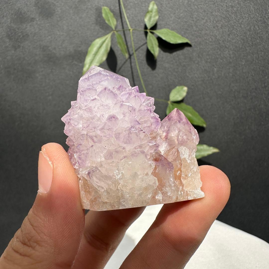 天然石アメジストの原石　置物　鉱物D.439