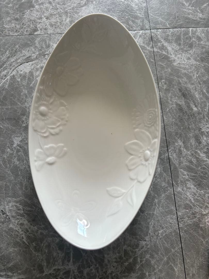 ブランド食器セット（白・黒・楕円形）