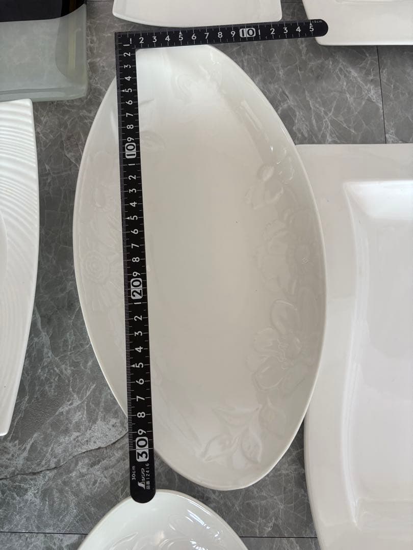 ブランド食器セット（白・黒・楕円形）