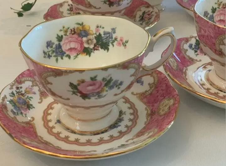 ロイヤル・アルバート・レディカーライルティーカップ&プレート6客&6枚セットです
