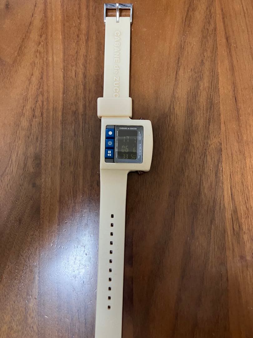 稼働品CABANE de ZUCCa デジタル腕時計 ル・ショコラ　アイボリー