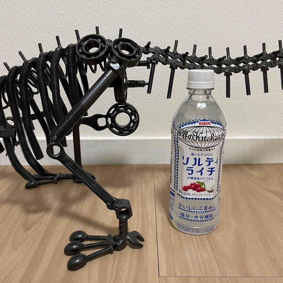 【美品/匿名配送】恐竜(大)　メタルアート　廃材アート　ボルト・ナットアート