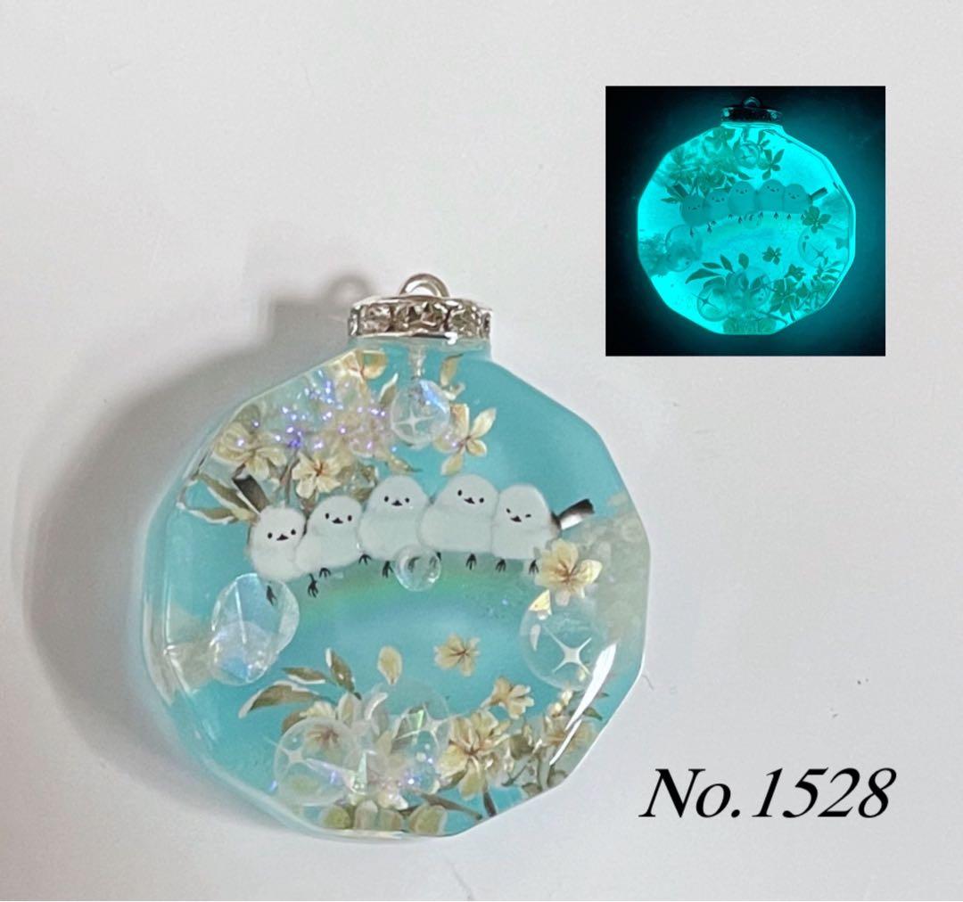 展示用/レジン/虹の上のシマエナガ　蓄光　オルゴナイトネックレス