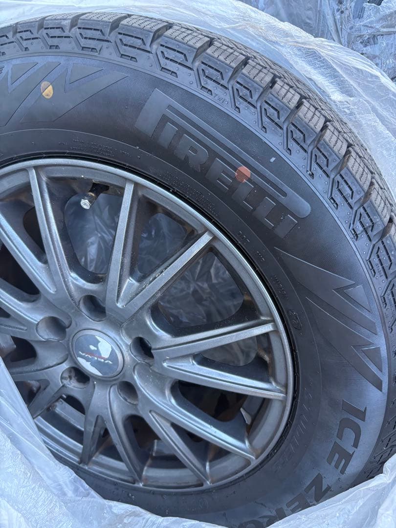 コメ太郎　スタッドレスタイヤ　4本　　2025年製‼️