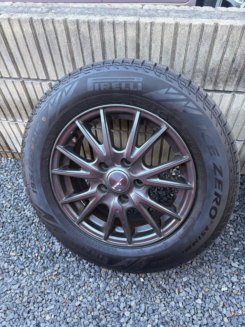 コメ太郎　スタッドレスタイヤ　4本　　2025年製‼️