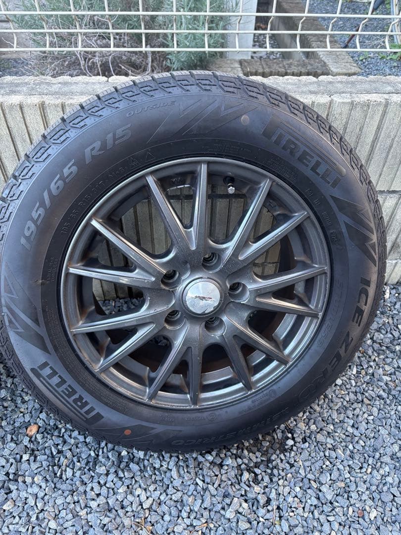 コメ太郎　スタッドレスタイヤ　4本　　2025年製‼️