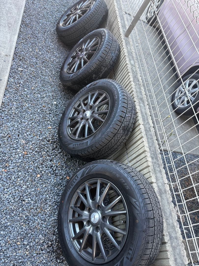 コメ太郎　スタッドレスタイヤ　4本　　2025年製‼️