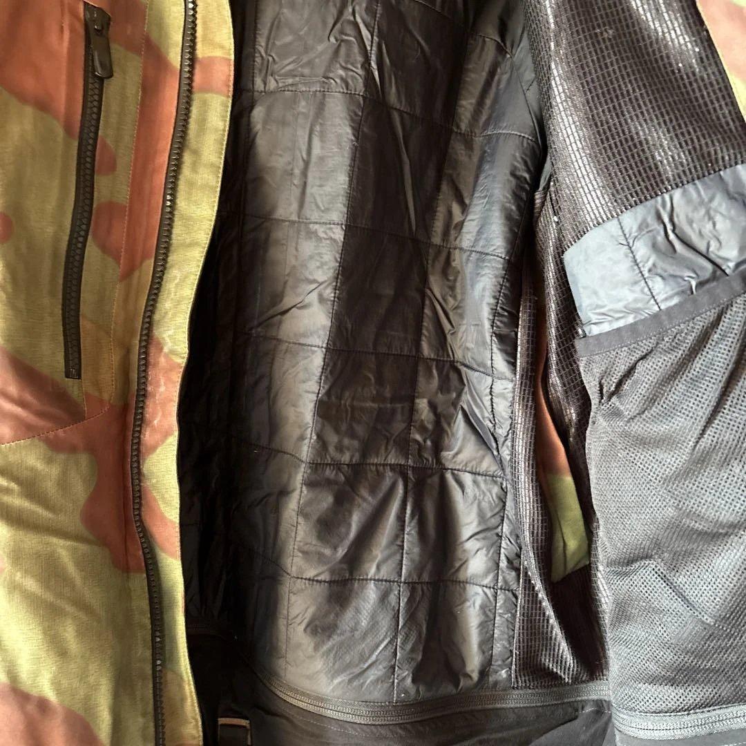 Burton akカモフラージュ スノーボードジャケット GORE-TEX