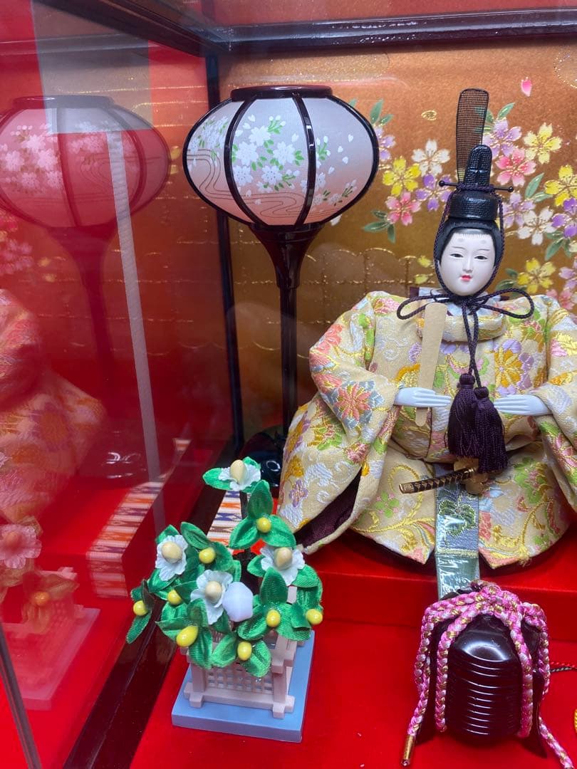 東京久月　雛人形　親王飾りガラスケース入り・間口約４４×奥行約２９×高さ約３２㎝
