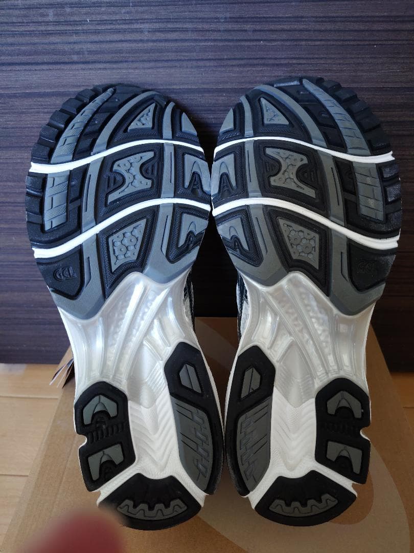 靴 ASICS GEL-KAYANO 14 WHITE/GRAPHITE GREY