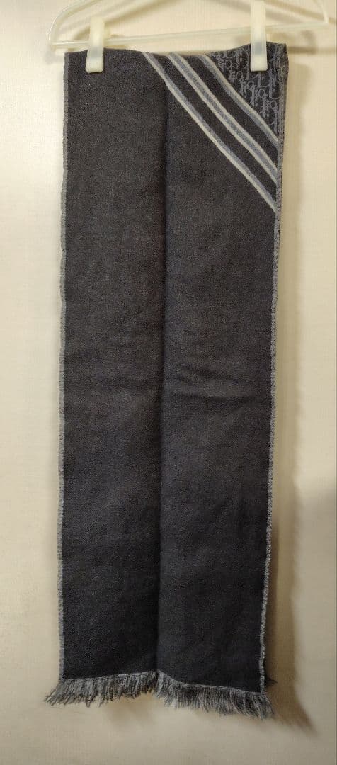 ふ*う様 ［難あり］クリスチャンディオール　グレーとホワイトのロゴマフラー