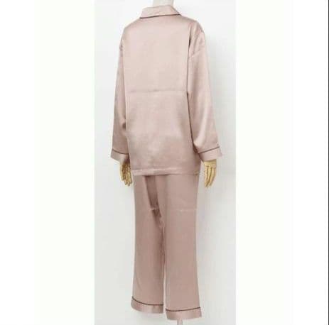 y*u様 新品タグ付き ワコール 睡眠科学 シルク パジャマ ルームウェア M