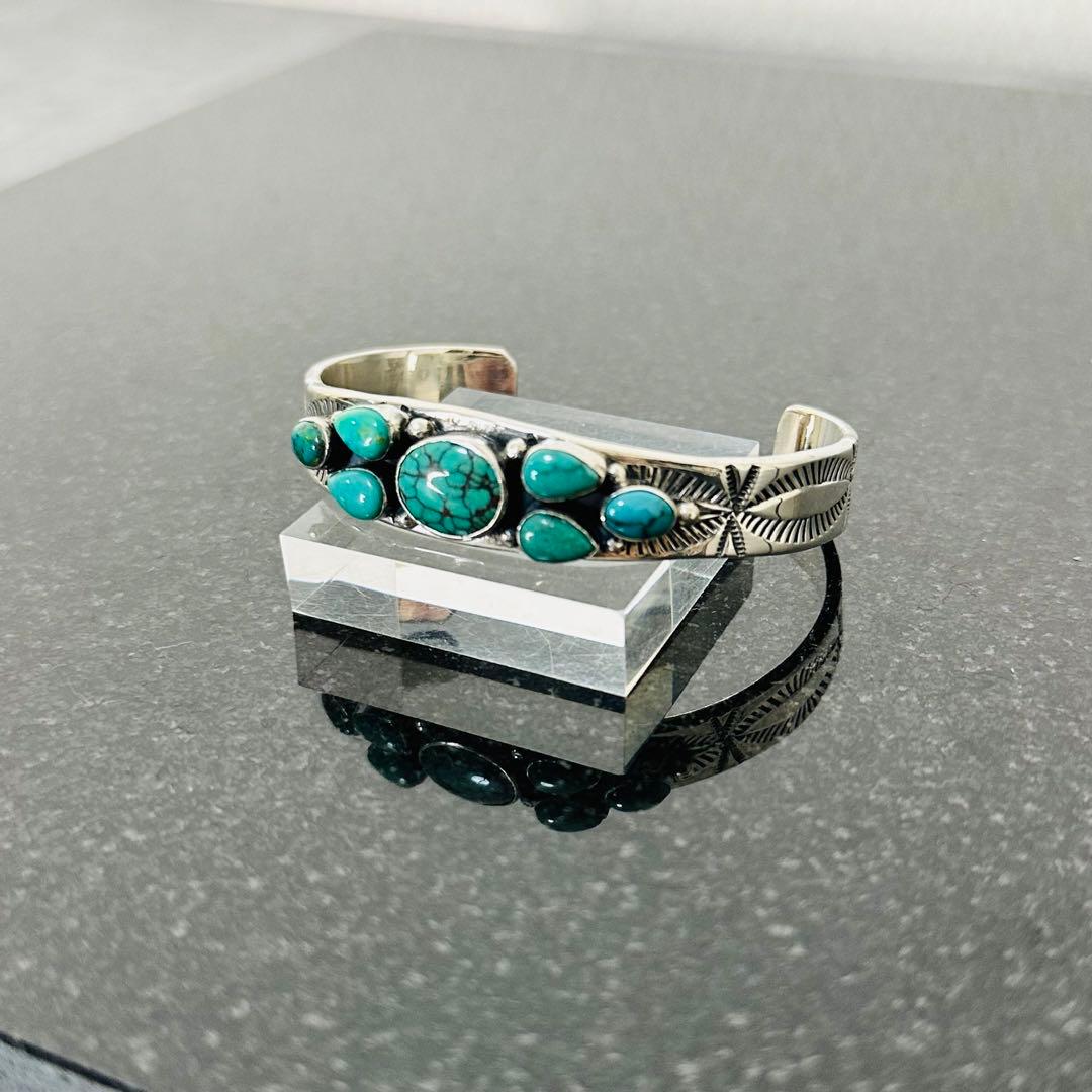 NAVAJO ナバホ Endito ターコイズクラスター装飾 シルバーバングル