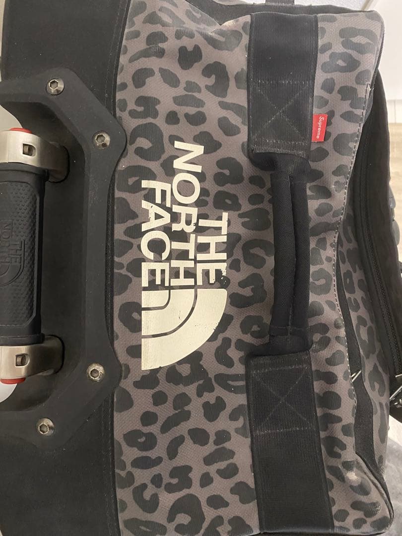 SUPREME × THE NORTH FACE キャリーバッグ