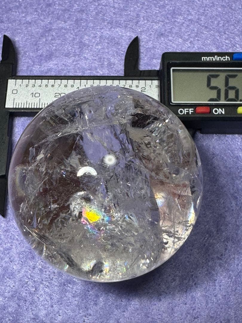 高品質ブラジル産　全方向に虹入り　水晶のスフィア　台座付き55.6mm 245g