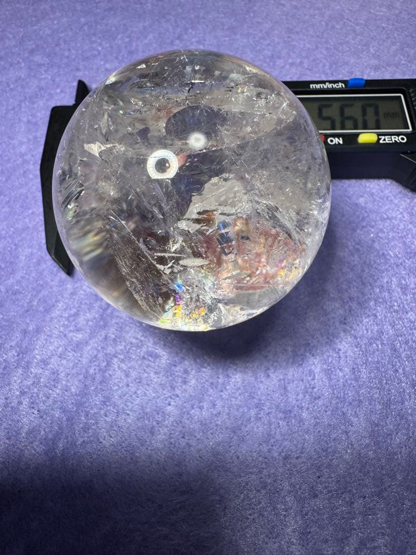 高品質ブラジル産　全方向に虹入り　水晶のスフィア　台座付き55.6mm 245g