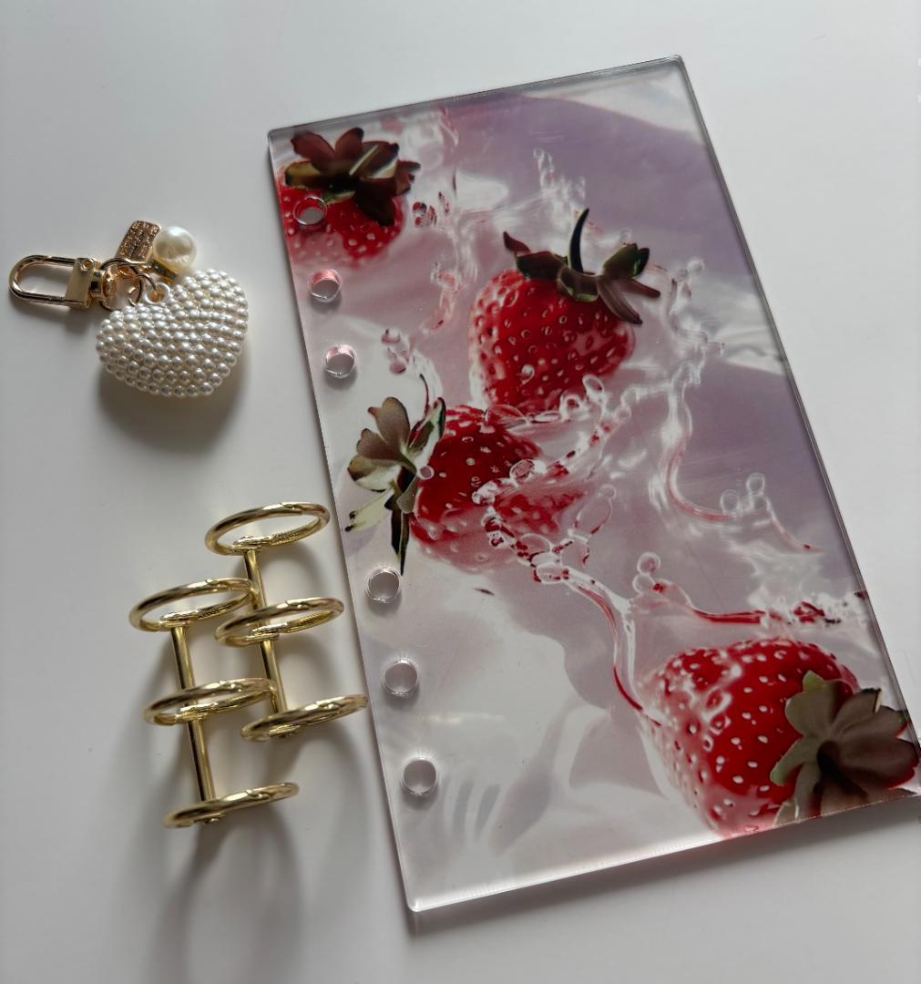 韓国♡アクリルバインダーA6♡いちご♡ハートチャーム貯金SAVING