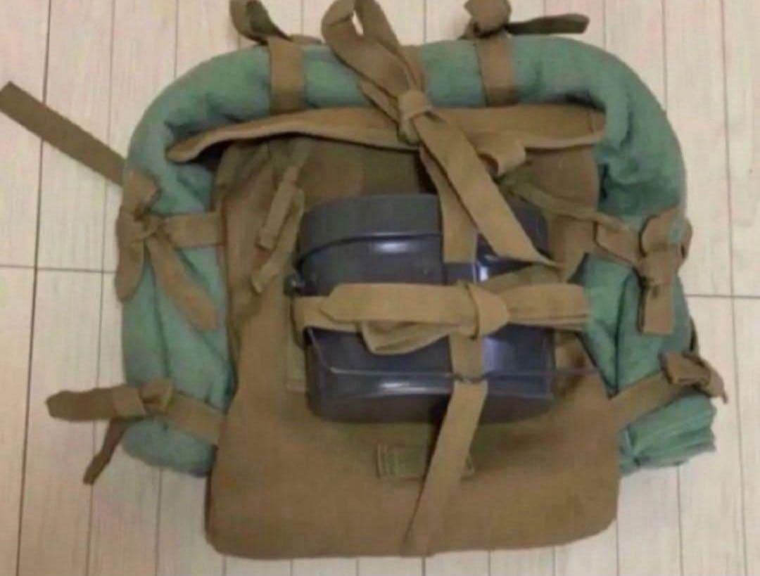 日本軍 帝国陸軍兵用九九式背囊（複製品）と毛布（新品）、飯盒付き（中古）蛸足背囊