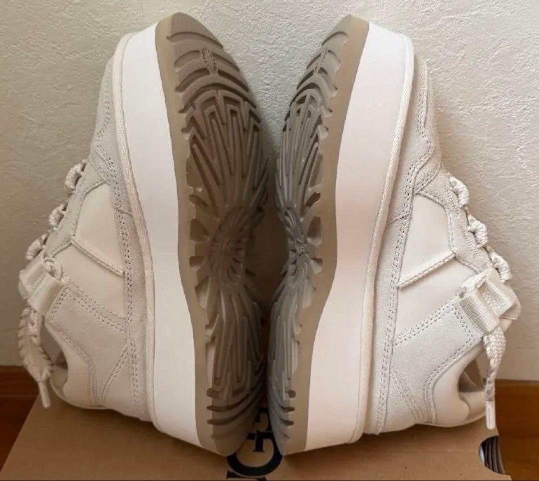 新品未使用　UGG ホワイト厚底スニーカー