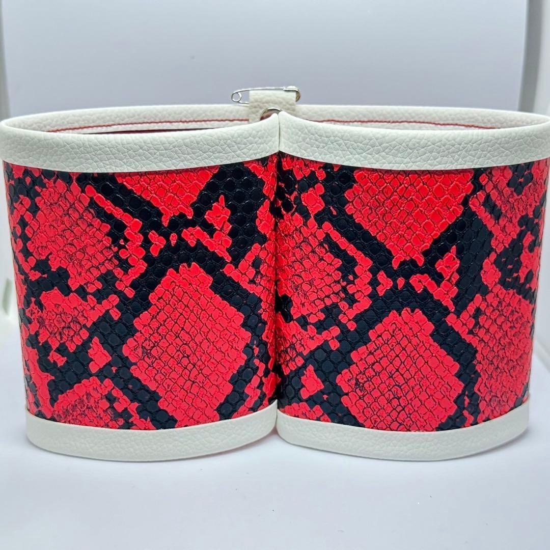 ヘビ柄腕章四つ