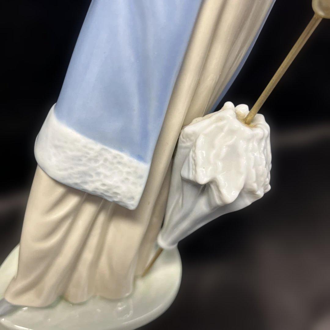 リヤドロ・NAO(ナオ) ポーセリン人形(磁器)美しい傘を持つ女性♡