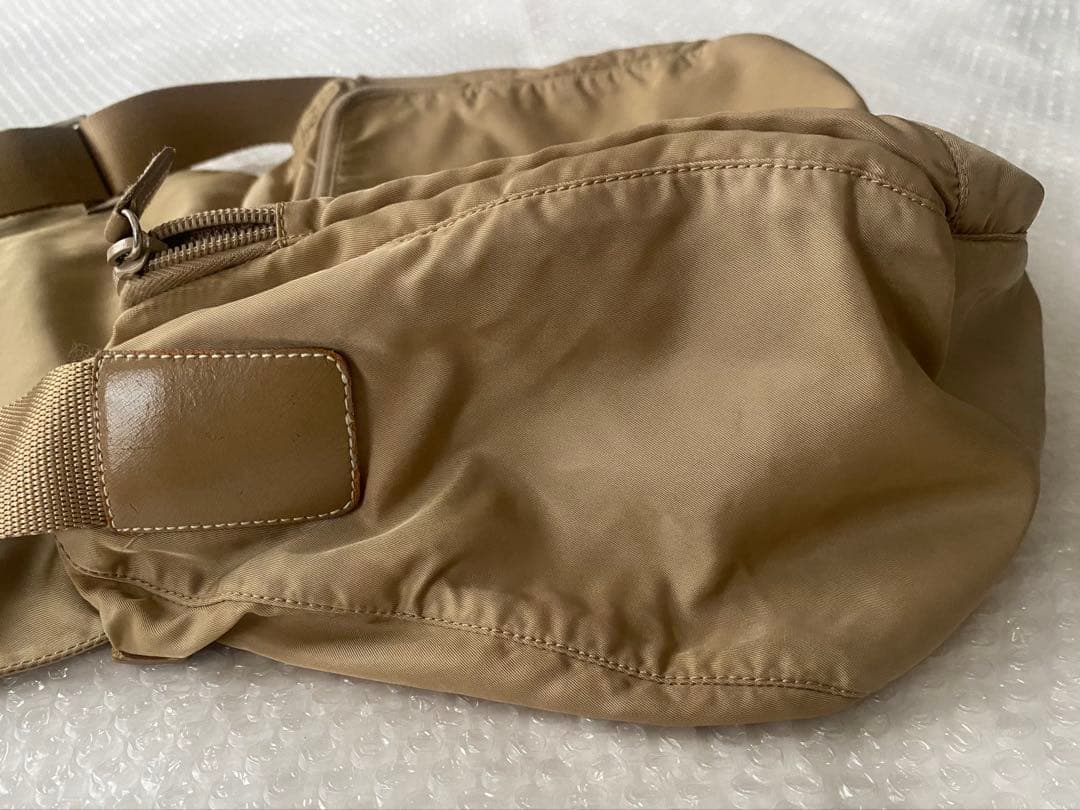 プラダ　PRADA ショルダーバッグ　斜めがけ　ナイロン　ベージュ系　ビンテージ