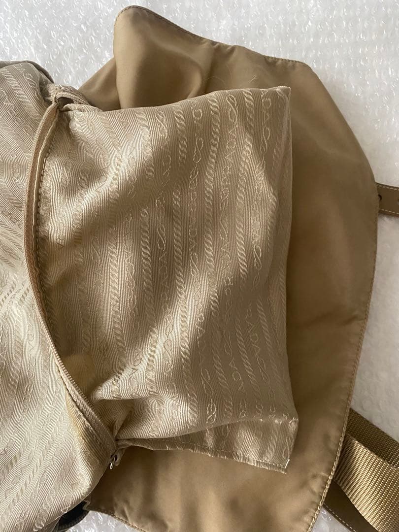 プラダ　PRADA ショルダーバッグ　斜めがけ　ナイロン　ベージュ系　ビンテージ