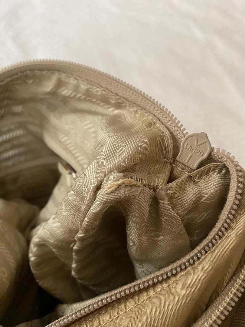 プラダ　PRADA ショルダーバッグ　斜めがけ　ナイロン　ベージュ系　ビンテージ