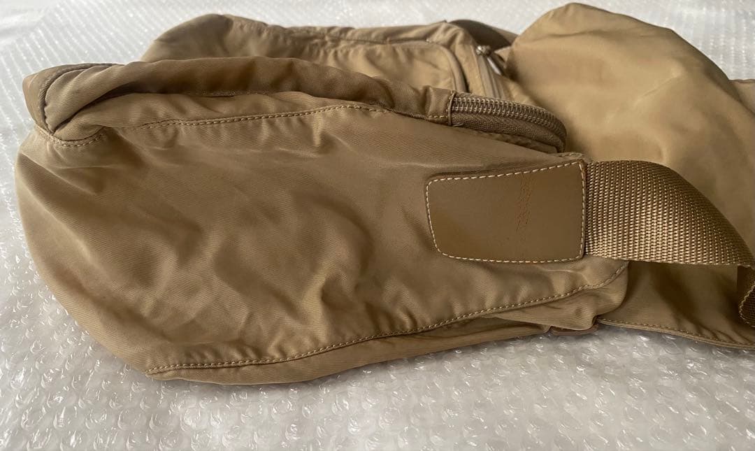 プラダ　PRADA ショルダーバッグ　斜めがけ　ナイロン　ベージュ系　ビンテージ