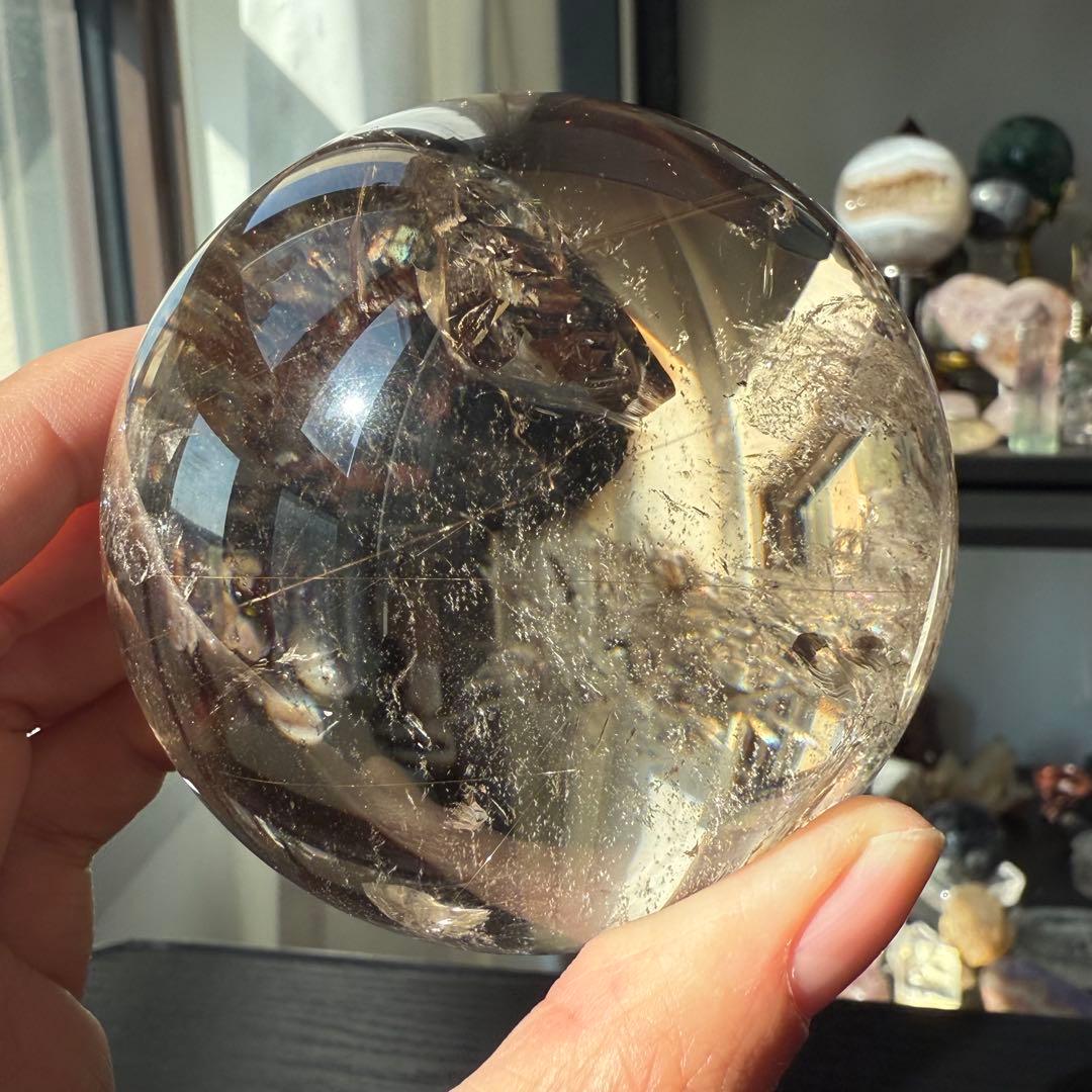 天然石ルチルクォーツ共生スモーキークォーツのスフィア　丸玉NO.100914