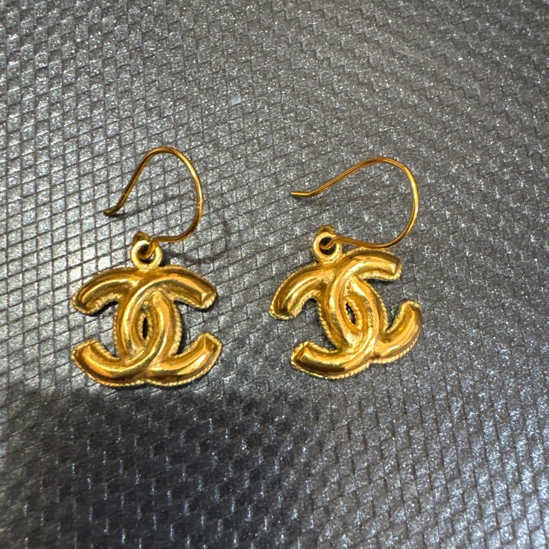 CHANEL CCロゴピアス 金色