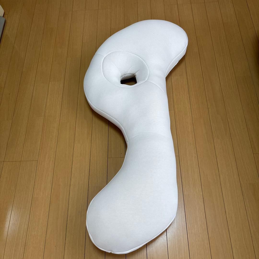 新品、未使用　ロフティー抱き枕　抱き枕カバーを付けて。