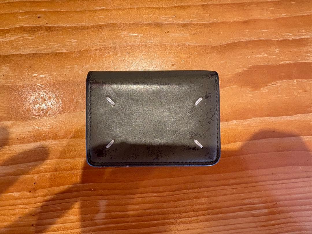 一*休様 22AWメゾンマルジェラ　グラファイト グレー カーフレザー3つ折り