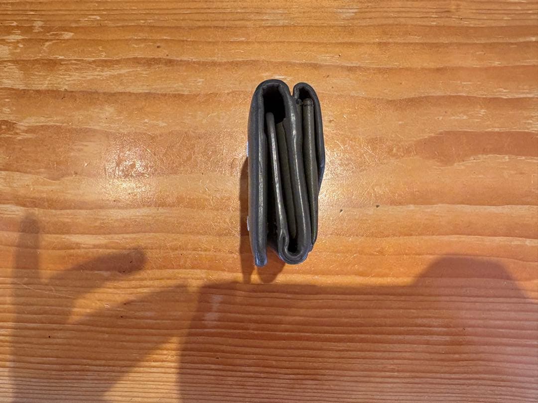 一*休様 22AWメゾンマルジェラ　グラファイト グレー カーフレザー3つ折り