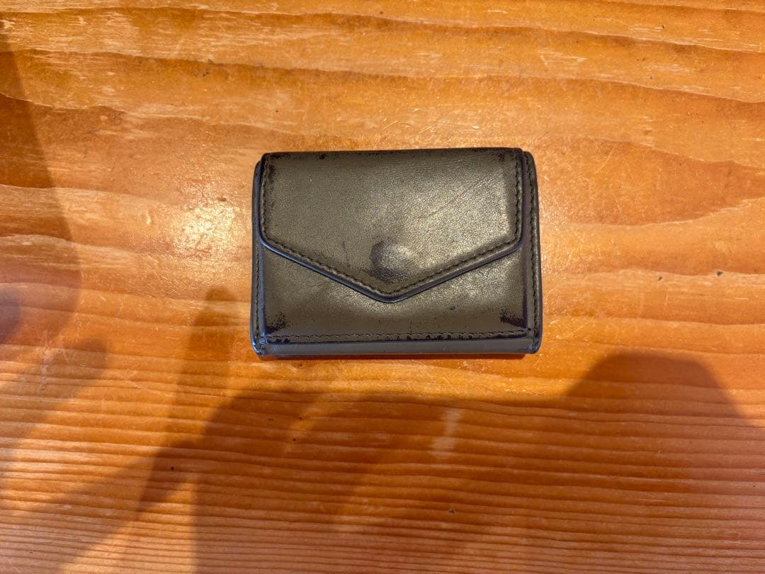 一*休様 22AWメゾンマルジェラ　グラファイト グレー カーフレザー3つ折り