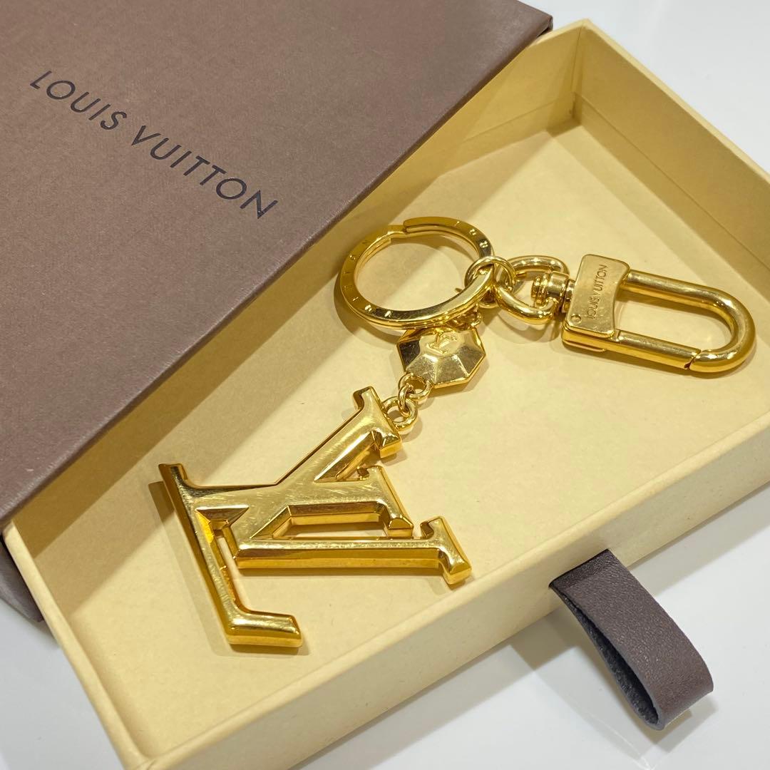 LOUIS VUITTON ルイヴィトン ポルトクレ LV ファセット