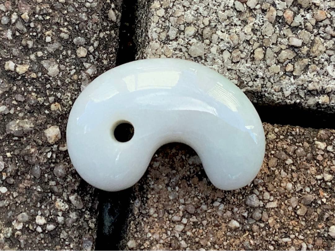 黙って40万円以上‼️糸魚川翡翠ジェダイト勾玉　品質お値段自信あり外部鑑定鑑別書付