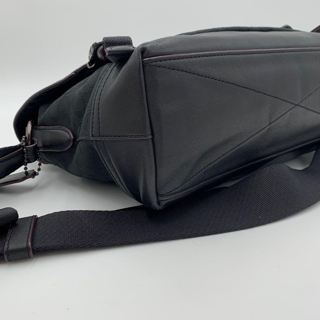 極美品 コーチ リビングトン シグネチャー レザー メッセンジャーバッグ メンズ