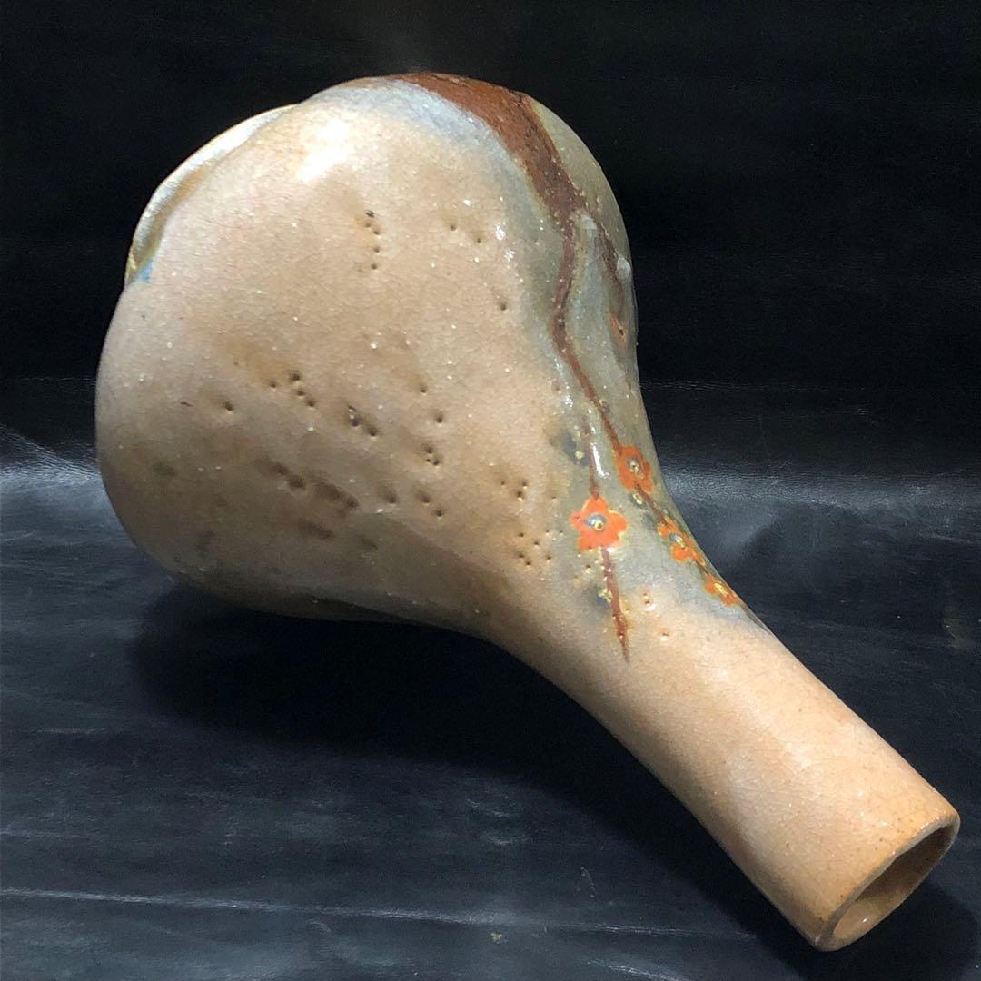 美しい古美術◾️蔵から見事な梅の木が描かれた釉薬どろどろね花瓶、壺、壷が出て来た。