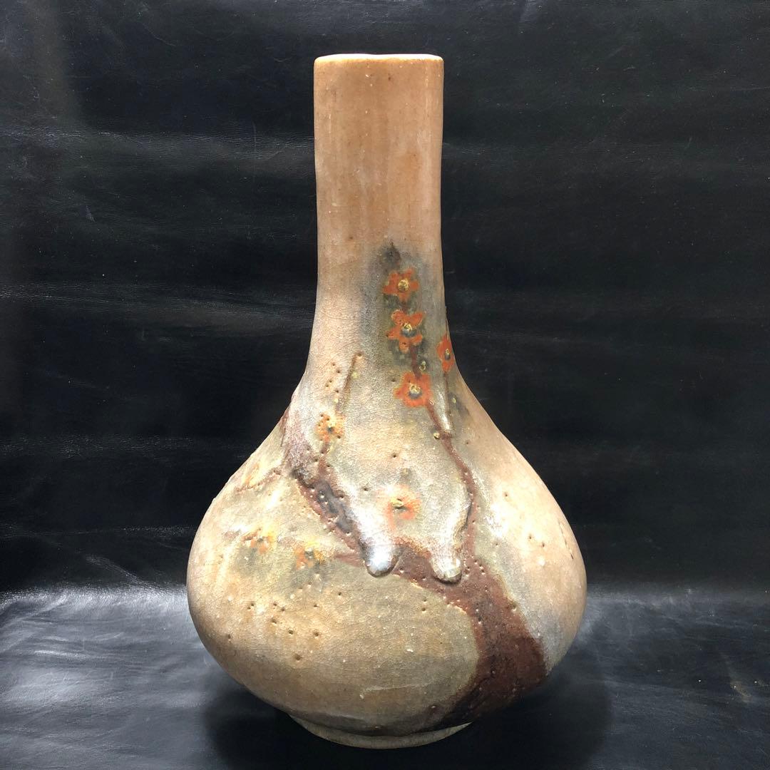 美しい古美術◾️蔵から見事な梅の木が描かれた釉薬どろどろね花瓶、壺、壷が出て来た。
