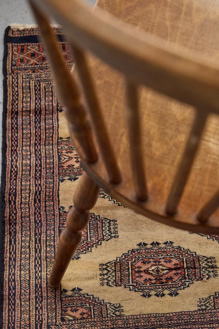 ヴィンテージラグ　トライバルラグ　パキスタン産（92×62cm）ベージュ　紺　茶