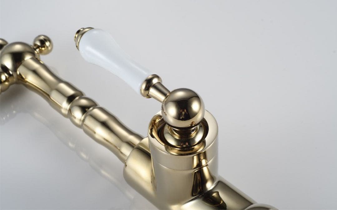 キッチンシンクの蛇口、ソリッド真鍮シングルハンドルキッチン蛇口