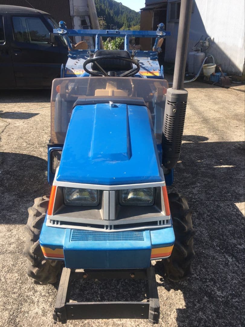 イセキ　TU130F型　トラクター　13馬力　中古品。