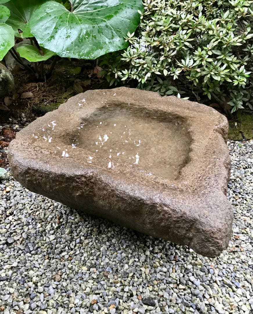 野草の葉型水鉢・向鉢・蹲・オブジェ・庭石・ガーデニング・バードバス・石鉢