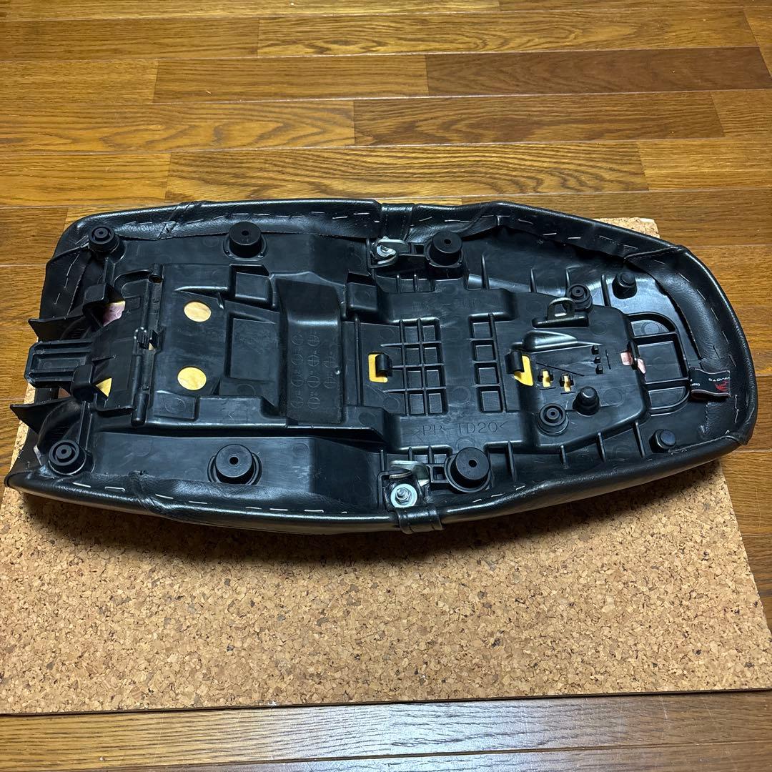 旧型xsr900用シート ルイモト製レザーシートカバー